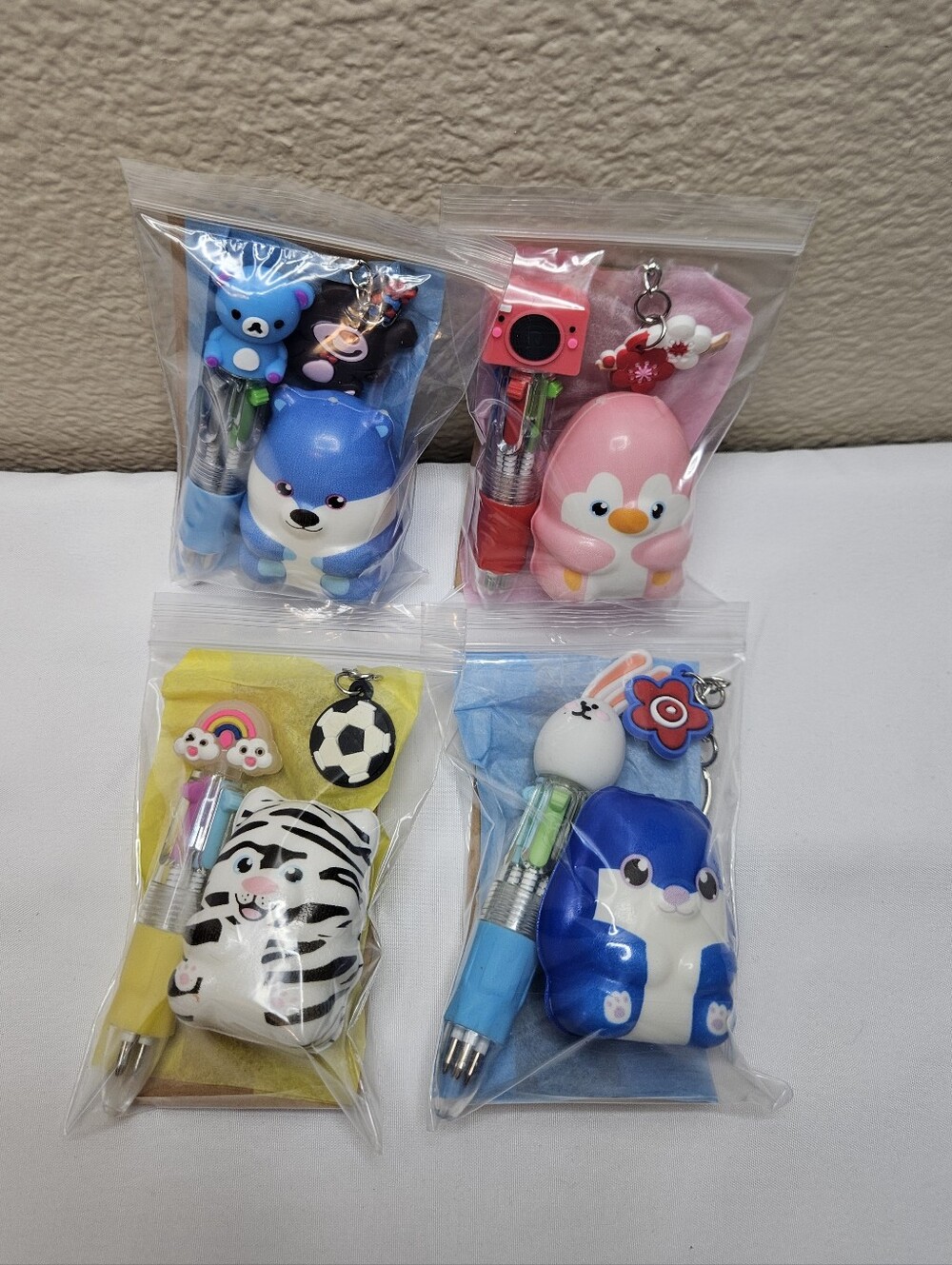 Set of 4 Bags | Squishy, 4-Color Pen, Keychain & Thank You Card NEW | Favor Bags - Picture 6 of 7